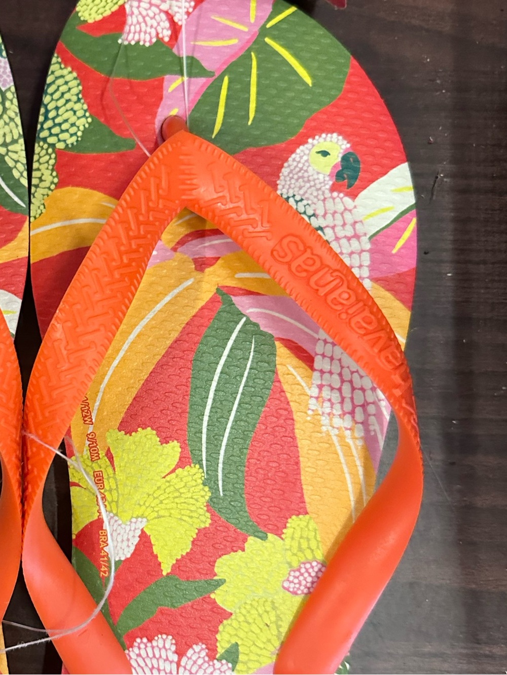 Farm Rio Havaianas Tropical Parrot Flip Flops - Picture 3 of 3